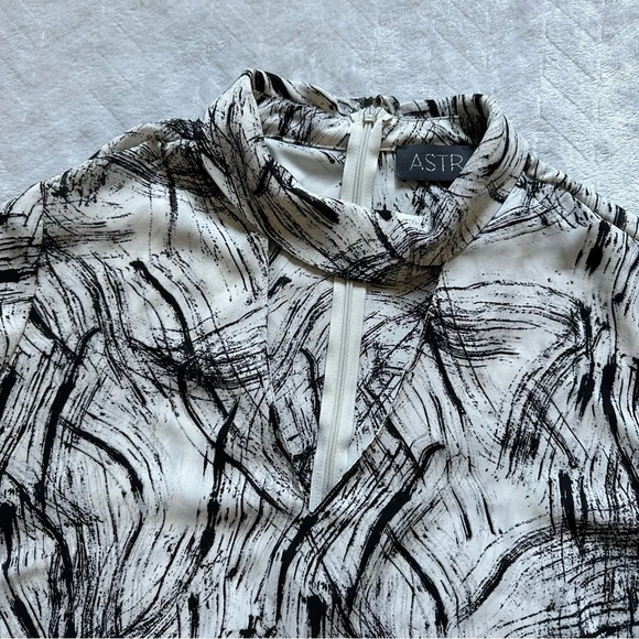 ASTR The Label High Neck Keyhole Long Sleeve Blouse White/ Black - Picture 5 of 9